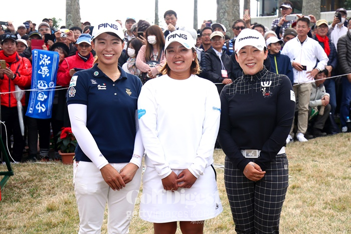 2019년 한해 치열한 상금왕 경쟁을 펼친 시부노 히나코(왼쪽)와 스즈키 아이(가운데), 신지애(오른쪽).