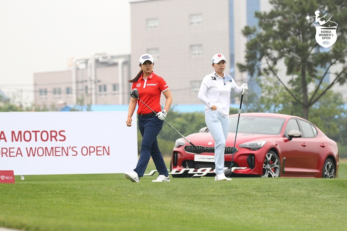 1라운드에서 동반 플레이한 김세영(왼쪽)과 김효주(오른쪽)