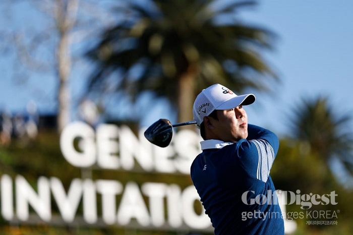 김시우가 19일(한국시간) 미국 리비에라컨트리클럽에서 열린 PGA투어 제네시스인비테이셔널 2라운드에서 10번홀티샷을 하고 있다.