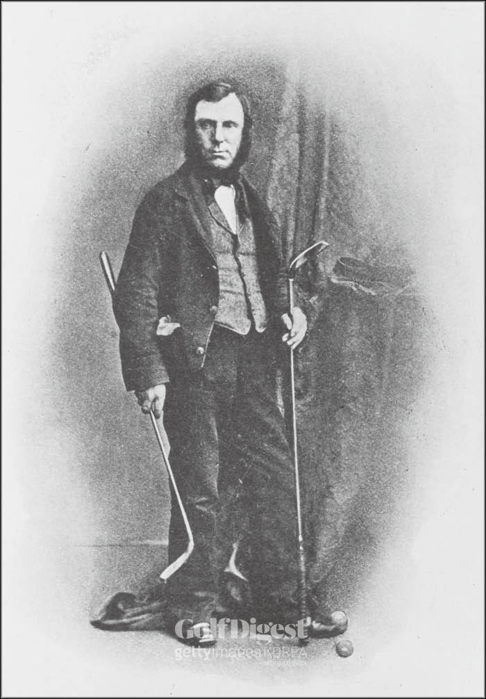 최초의 골프 코스 설계가로 여겨지는 앨런 로버트슨의 초상. 세인트앤드루스 올드 코스를 1848년 수정한 그는 세인트앤드루스의 볼 제작자였으며, 그곳에서 80타를 깨뜨린 최초의 골퍼였다.